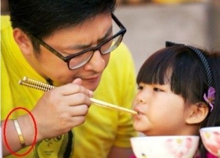 王岳伦李湘手镯