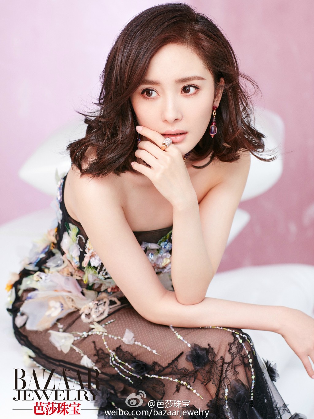 芭莎珠宝七周年数念刊特邀杨幂首登封面