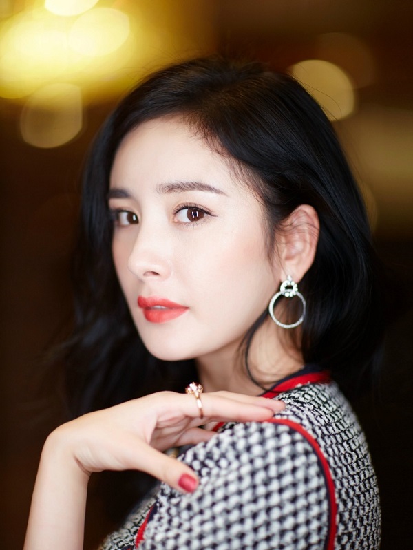 杨幂佩带伯爵珠宝