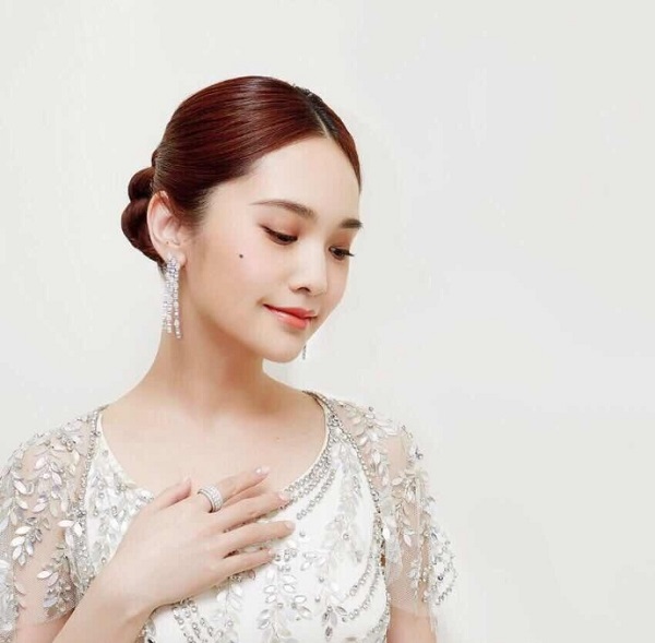 杨丞琳佩带伯爵珠宝