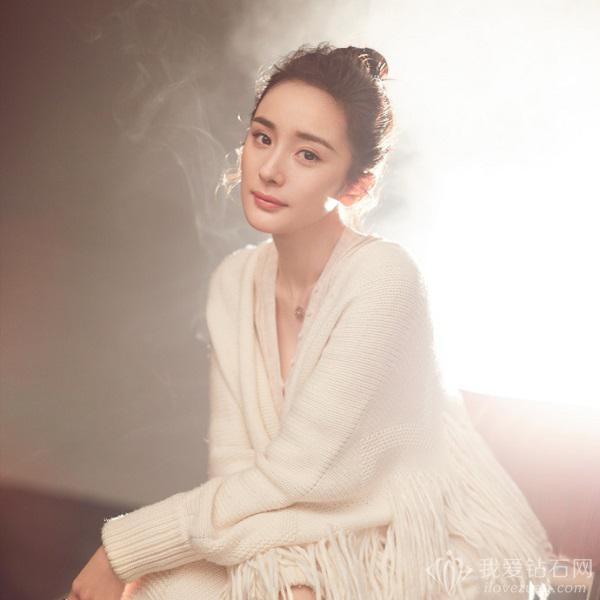 杨幂佩带伯爵珠宝