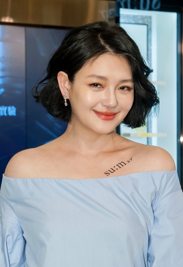 大S徐熙媛佩带戴比尔斯钻石珠宝列席美妆品牌勾当