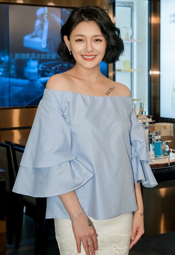 大S徐熙媛佩带戴比尔斯钻石珠宝列席美妆品牌勾当