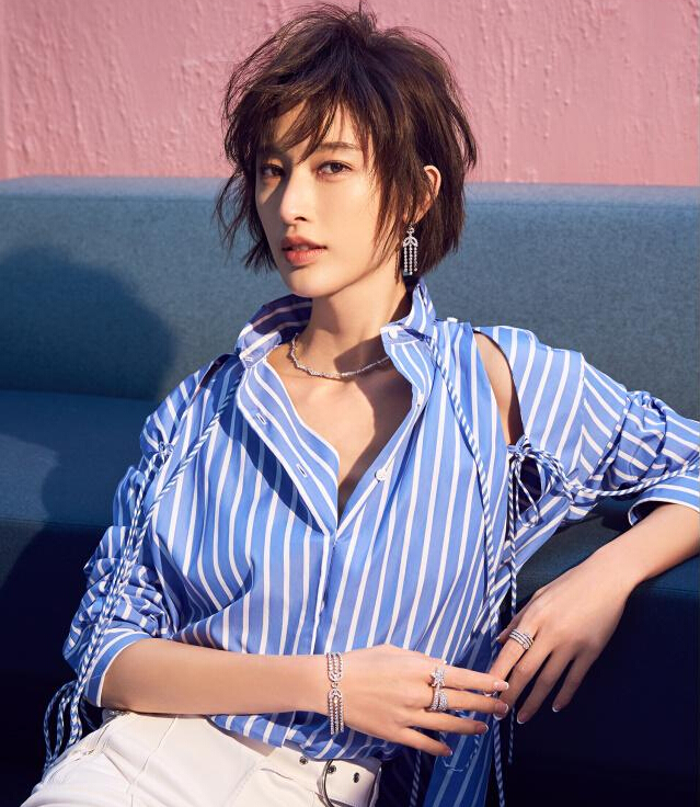 张俪佩带HEARTS_ON_FIRE珠宝登芭莎珠宝