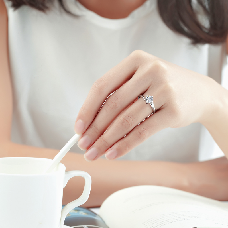 爱保护-暖怀/18K白金钻石女戒 50分/H/VS2/GIA双证