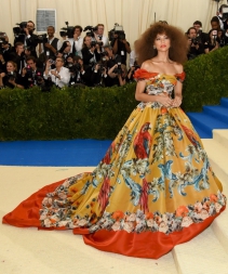 国际着名演员、歌手Zendaya Coleman佩带永久印记钻石现身MetBall