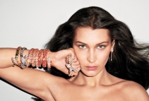 Bella Hadid 性感归纳牛仔与豪华珠宝的配搭