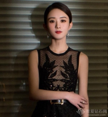 赵丽颖佩带戴比尔斯珠宝冷艳表态