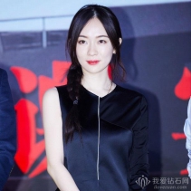 霍思燕佩带戴比尔斯列席《红海步履》庆功宴