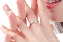 钻戒戴哪一个手指最都雅？成婚后钻戒戴哪一个手指