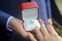 求婚戒指是一个仍是买一对？