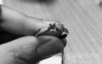 钻戒的钻石会零落吗？若何防止钻石零落