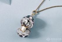 Fabergé（法贝热）推出 Heritage 彩蛋吊坠新作：欢畅的企鹅
