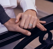 成婚钻石戒指和黄金戒指哪一个好？成婚钻石戒指和黄金戒指哪一个贵？